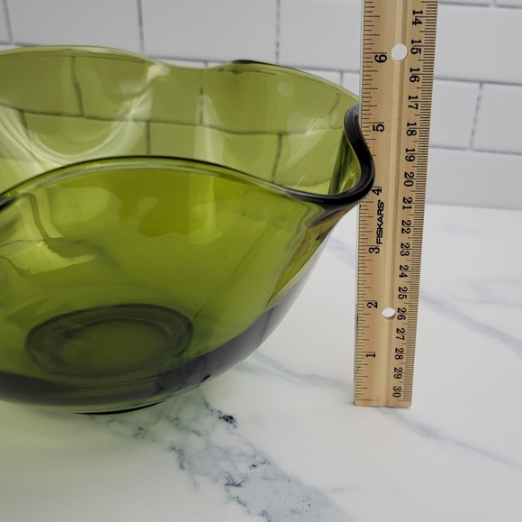 Vtg Avocado Green Tulip Rim Glass Bowl - Picture 3 of 15